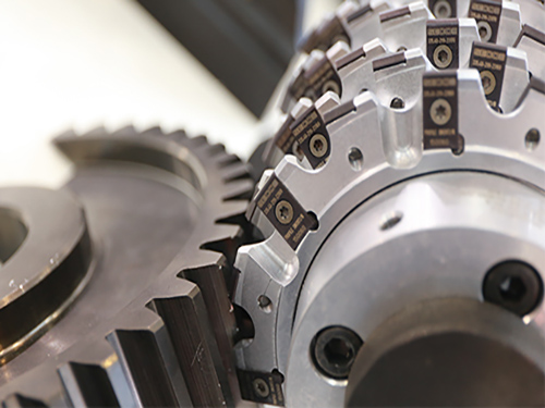 轉臂保養要拆機器箱體嗎？